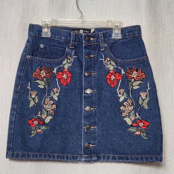 Daisy Street Dresses & Skirts - Daisy Street Floral Embroidered Denim Skirt Size 2 Embroidery Flowers